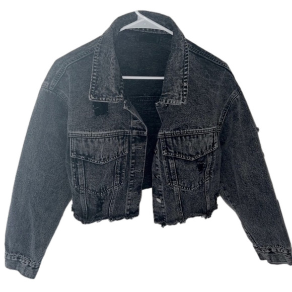 Jackets & Blazers - SUPER cute black cropped ripped denim jacket